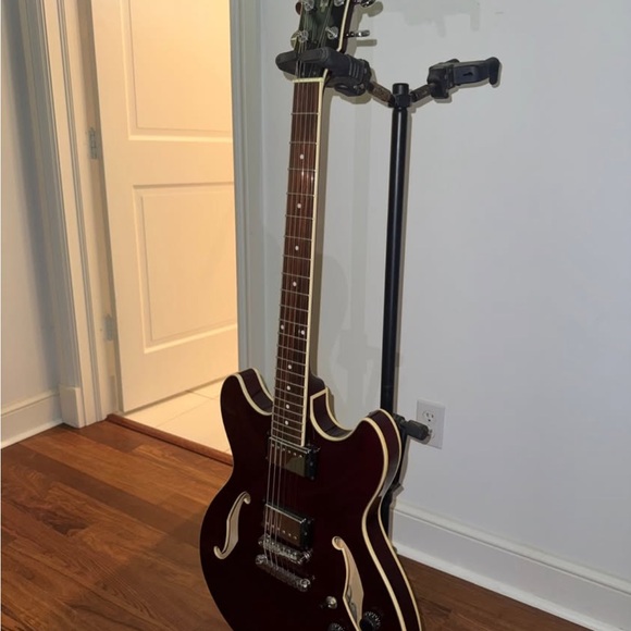 This is an Ibanez Artcore AS73 - Picture 6 of 6